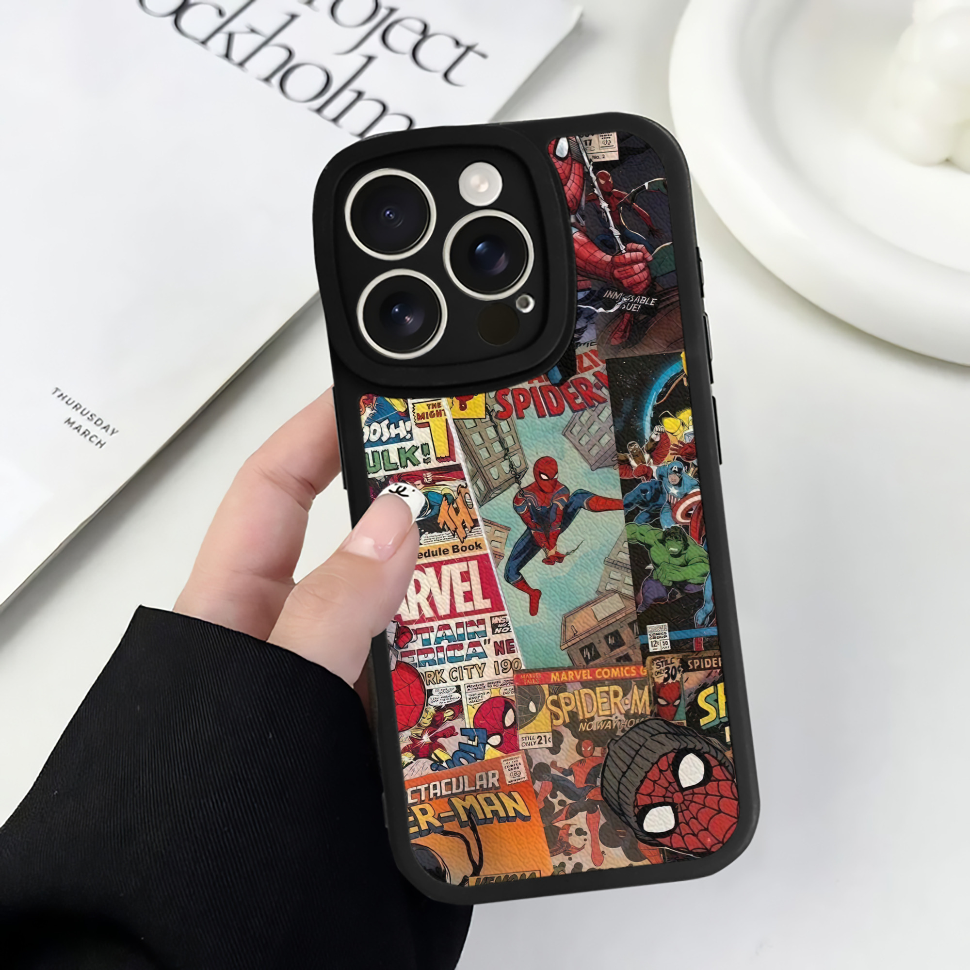 （画像用） Spider Man スパイダーマン 【iPhone 16シリーズ対応】シリコンスマホケース（レザー調） 材質：シリコン